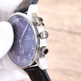 Новое поколение часов IWC Portuguese с прозрачной задней крышкой 