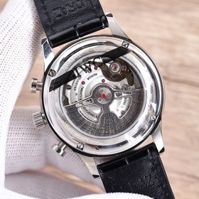 Новое поколение часов IWC Portuguese с прозрачной задней крышкой 