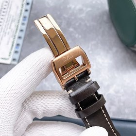 IWC, швейцарский производитель высококачественных часов, представ