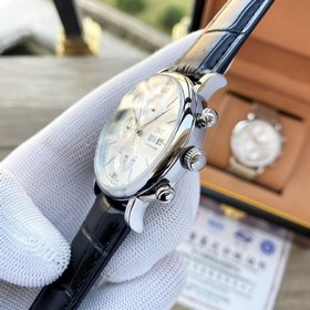 IWC, швейцарский производитель высококачественных часов, представ
