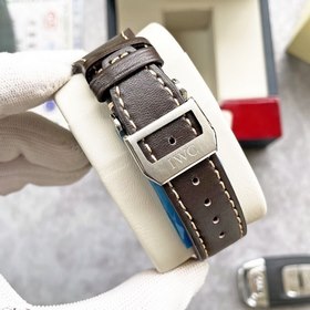 IWC, швейцарский производитель высококачественных часов, представ
