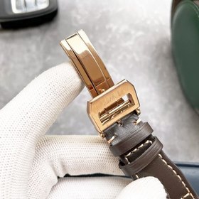 IWC, швейцарский производитель высококачественных часов, представ