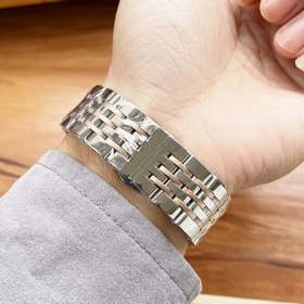 IWC, швейцарский производитель часов, представляет мужские часы в