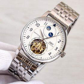 IWC, швейцарский производитель высококачественных часов, представ