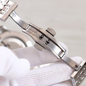 IWC, швейцарский производитель высококачественных часов, представ