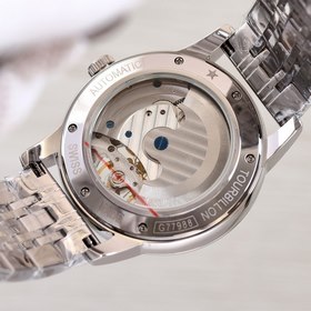 IWC, швейцарский производитель высококачественных часов, представ