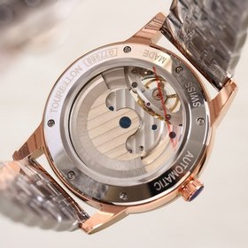 IWC, швейцарский производитель часов, представляет мужские часы в