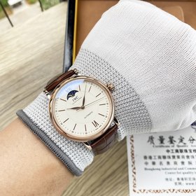 IWC Палермо, модель IW459401 Эта модель с указателем фаз Луны явл
