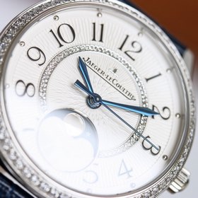Jaeger-LeCoultre представляет обновленную версию часов Date Moon 