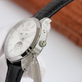 Jaeger-LeCoultre представляет часы Master Calendar 1558420 Мастер