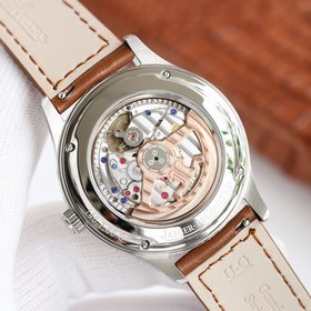 Jaeger-LeCoultre представляет часы Master Calendar 1558420 Мастер