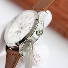 Jaeger-LeCoultre представляет часы Master Calendar 1558420 Мастер