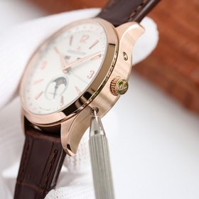 Jaeger-LeCoultre представляет часы Master Calendar 1558420 Мастер