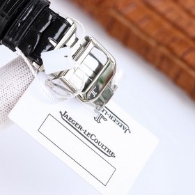 Часы Jaeger-LeCoultre Master 4138420 Тщательно продуманные детали