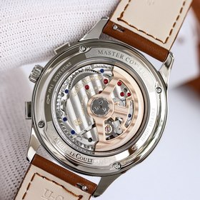 Часы Jaeger-LeCoultre Master 4138420 Тщательно продуманные детали