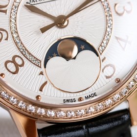 Jaeger-LeCoultre представляет обновленную версию часов Date Moon 