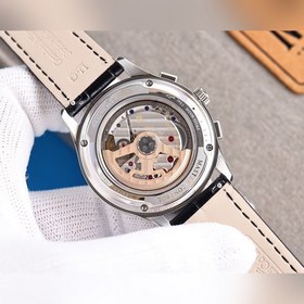 Часы Jaeger-LeCoultre Master 4138420 Тщательно продуманные детали