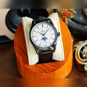 Jaeger-LeCoultre Master Moon Phase, диаметр 39 мм x 9,9 мм, на по