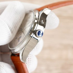 Часы Jaeger-LeCoultre Master Series отличаются функцией отображен