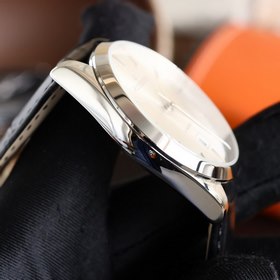 Jaeger-LeCoultre Master Ultra Thin, модель 1238420 — часы из сери
