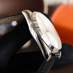 Jaeger-LeCoultre Master Ultra Thin, модель 1238420 — часы из сери