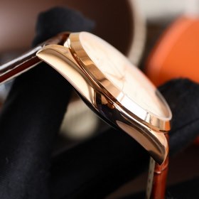 Jaeger-LeCoultre Master Ultra Thin, модель Q1232510 — часы из сер
