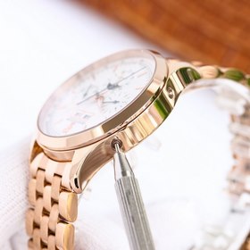 Часы Jaeger-LeCoultre Master Q413812J Тщательно продуманные детал