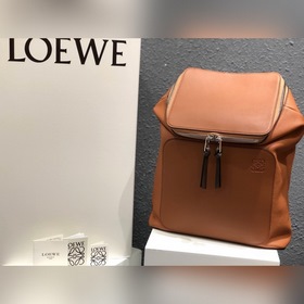 Рюкзак Loewe Goya в двух цветах В отличие от предыдущей версии, н