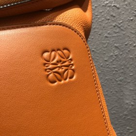 Рюкзак Loewe Goya в двух цветах В отличие от предыдущей версии, н