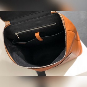 Рюкзак Loewe Goya в двух цветах В отличие от предыдущей версии, н