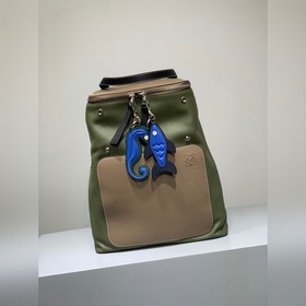 Рюкзак Loewe Goya в двух цветах В отличие от предыдущей версии, н