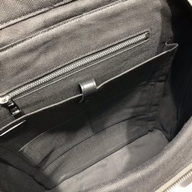 Рюкзак Loewe Goya в двух цветах В отличие от старой версии, новая