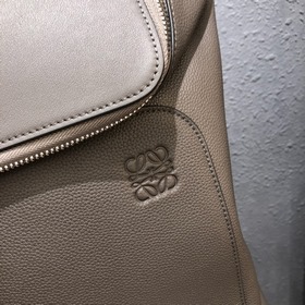 Рюкзак Loewe Goya в двух цветах В отличие от предыдущей версии, н