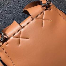 Рюкзак Loewe Goya в двух цветах В отличие от предыдущей версии, н