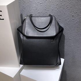 Рюкзак Loewe Goya из черной кожи с гладкой текстурой В отличие от