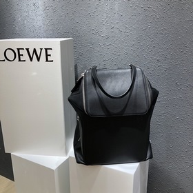 Рюкзак Loewe Goya из черной кожи с гладкой текстурой В отличие от