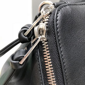 Рюкзак Loewe Goya из черной кожи с гладкой текстурой В отличие от