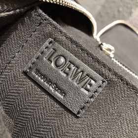 Рюкзак Loewe Goya из черной кожи с гладкой текстурой В отличие от