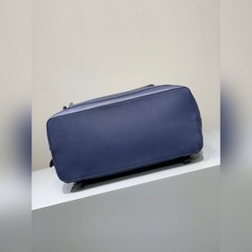 Рюкзак Loewe Goya из гладкой кожи синего цвета В отличие от преды