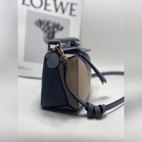 Mini Puzzle от Loewe с геометрическим дизайном, сумка через плечо