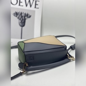 Mini Puzzle от Loewe с геометрическим дизайном, сумка через плечо