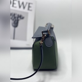 Mini Puzzle от Loewe с геометрическим дизайном, сумка через плечо