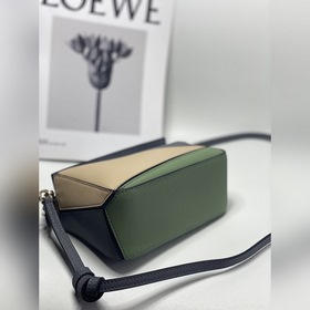 Mini Puzzle от Loewe с геометрическим дизайном, сумка через плечо