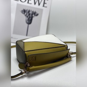 Mini Puzzle от Loewe с геометрическим дизайном, сумка через плечо
