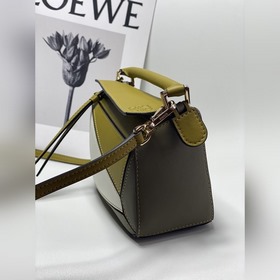 Mini Puzzle от Loewe с геометрическим дизайном, сумка через плечо