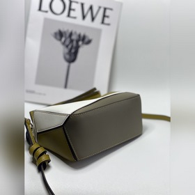 Mini Puzzle от Loewe с геометрическим дизайном, сумка через плечо