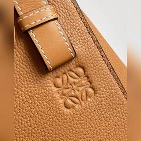 Hammock bag от Loewe, цвет： личи-желтый «Трансформер» в мире моды
