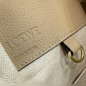 Hammock bag от Loewe, цвет личи-хаки «Трансформер» в мире моды — 