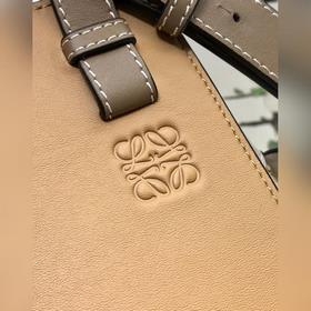 Hammock bag от Loewe, коричневый/белый, гладкая текстура Изготовл