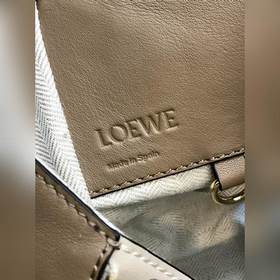 Hammock bag от Loewe, коричневый/белый, гладкая текстура Изготовл